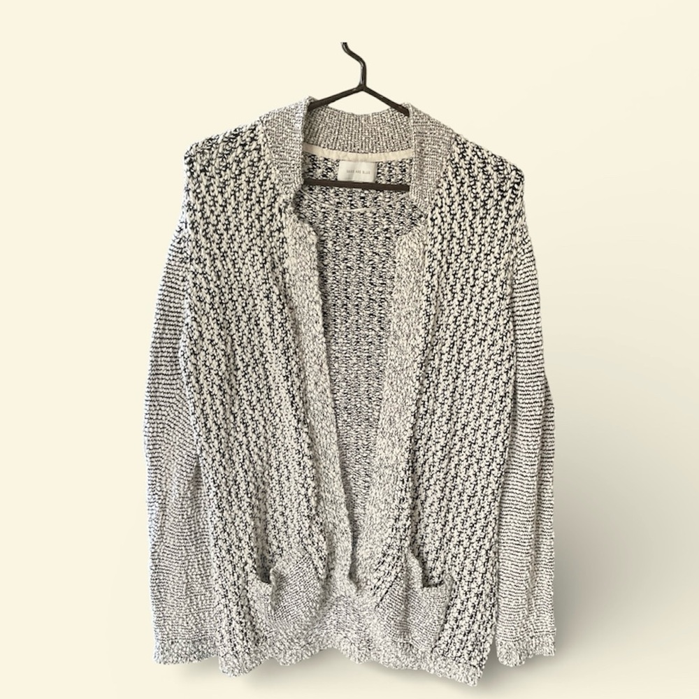 Skies Are Blue Women's Gray Buttonless Knit Cardigan sz L